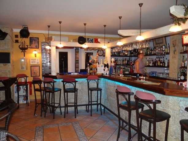 Imagen del bar/restaurante del Hotel Aeollos. Foto 4