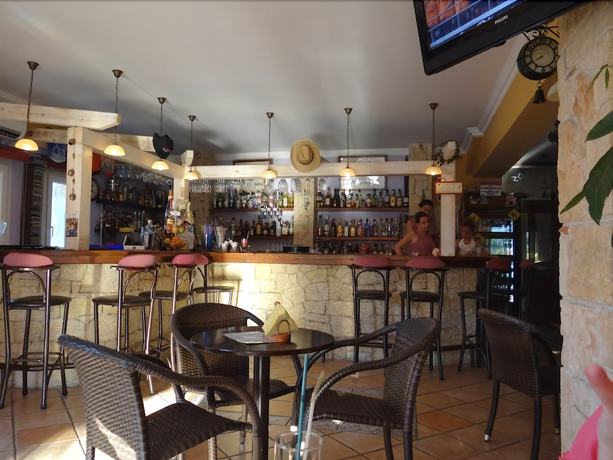 Imagen del bar/restaurante del Hotel Aeollos. Foto 7