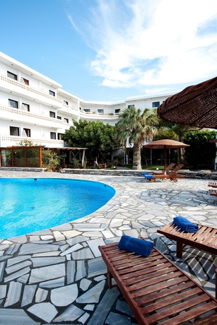 Imagen de la piscina del Hotel Aeolos Bay. Foto 13