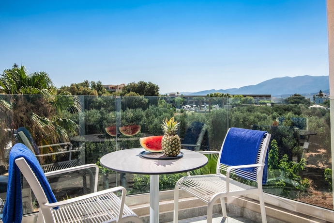 Imagen de la habitación del Hotel Aeolos Beach Resort. Foto 9