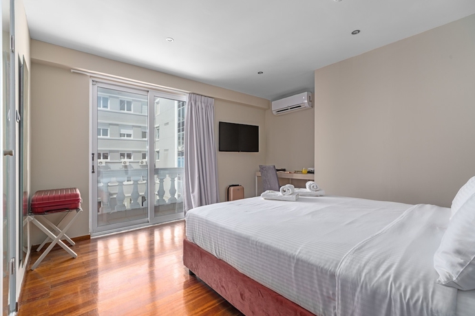 Imagen de la habitación del Hotel Aeolos Luxury Suites. Foto 10