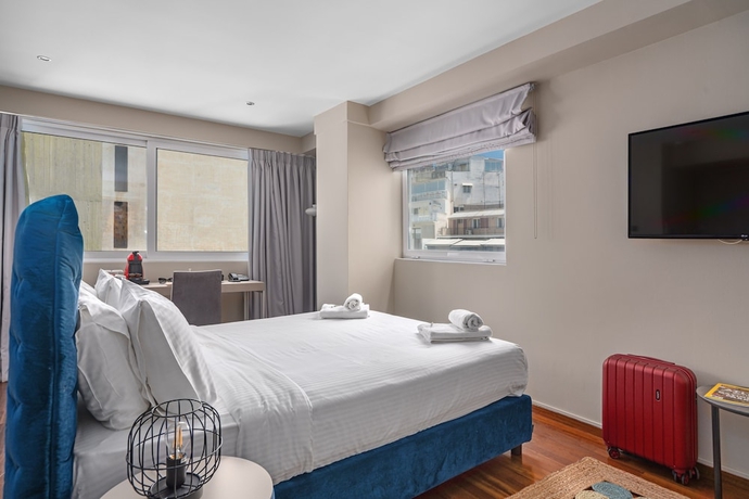 Imagen de la habitación del Hotel Aeolos Luxury Suites. Foto 12