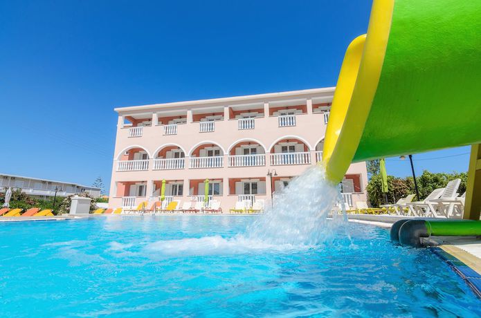 Imagen de la piscina del Hotel Aeon. Foto 13