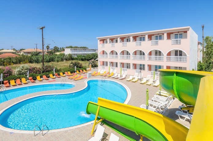 Imagen de la piscina del Hotel Aeon. Foto 14