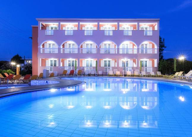 Imagen de la piscina del Hotel Aeon. Foto 18