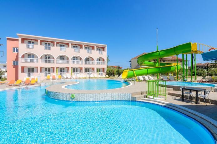 Imagen de la piscina del Hotel Aeon. Foto 19