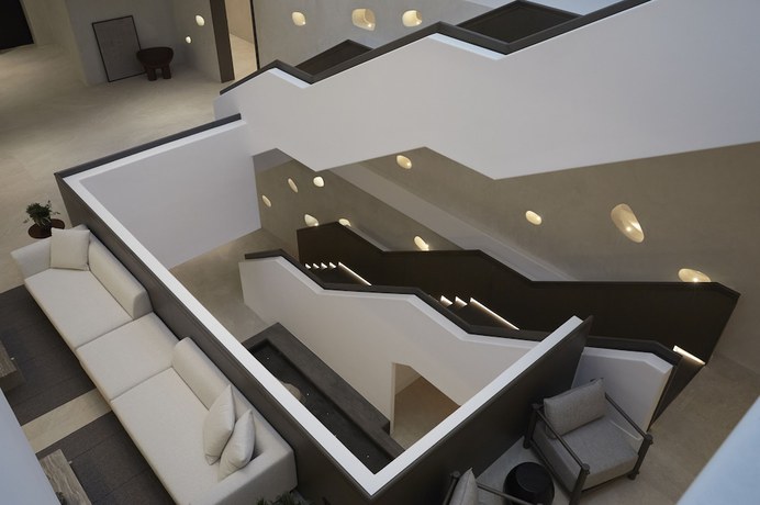 Imagen de los interiores del Hotel Aeonic Suites and Spa. Foto 12