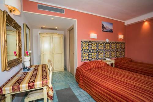 Imagen de la habitación del Hotel Aequa. Foto 13