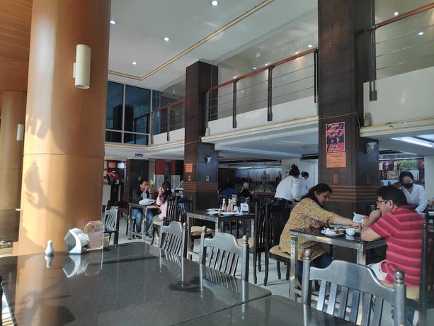 Imagen del bar/restaurante del Hotel Aero Deluxe. Foto 3