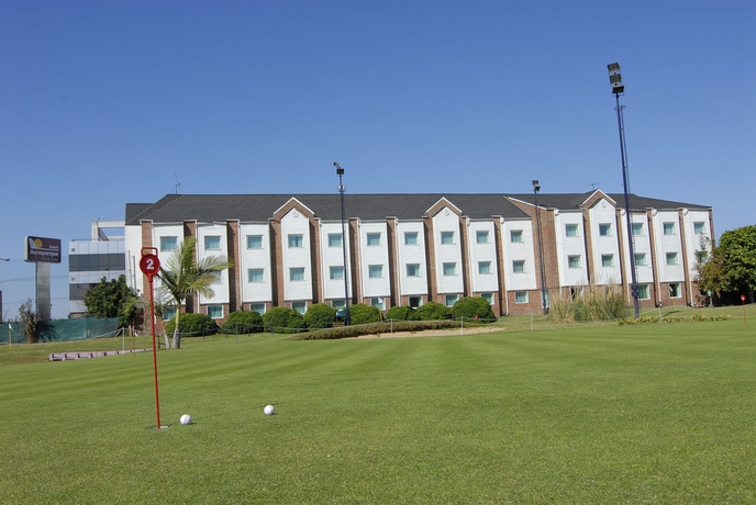 Imagen de los exteriores del Hotel Aeroparque Inn And Suites. Foto 13