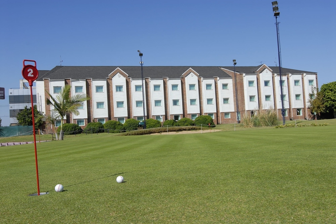 Imagen de los exteriores del Hotel Aeroparque Inn And Suites. Foto 14