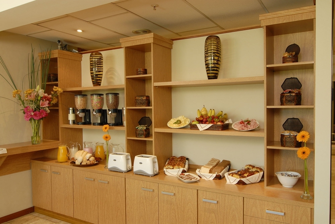 Imagen del bar/restaurante del Hotel Aeroparque Inn And Suites. Foto 2