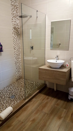 Imagen de la habitación del Hotel Aerotropolis Guest Lodge. Foto 5