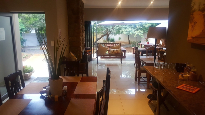 Imagen del bar/restaurante del Hotel Aerotropolis Guest Lodge. Foto 3