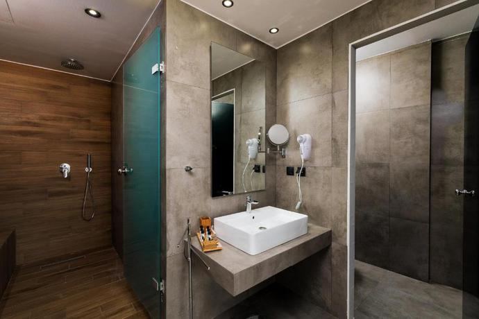 Imagen de la habitación del Hotel Aether Athens Urban. Foto 7