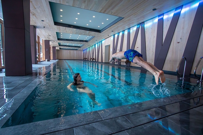 Imagen de la piscina del Hotel Aethos Monterosa. Foto 16