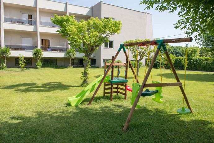 Imagen de los exteriores del Hotel Aethria, Tasos Ciudad. Foto 19