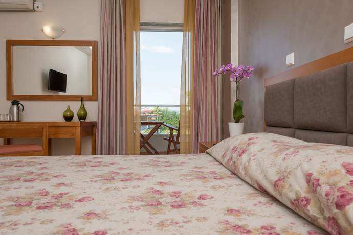 Imagen de la habitación del Hotel Aethria, Tasos Ciudad. Foto 12
