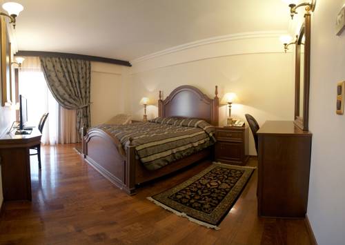 Imagen de la habitación del Hotel Aeton Melathron. Foto 3
