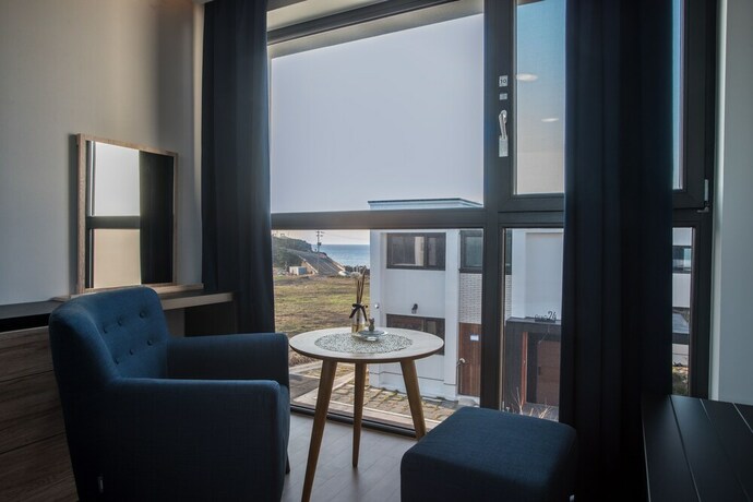 Imagen de la habitación del Hotel Aewol Bada Town House. Foto 23
