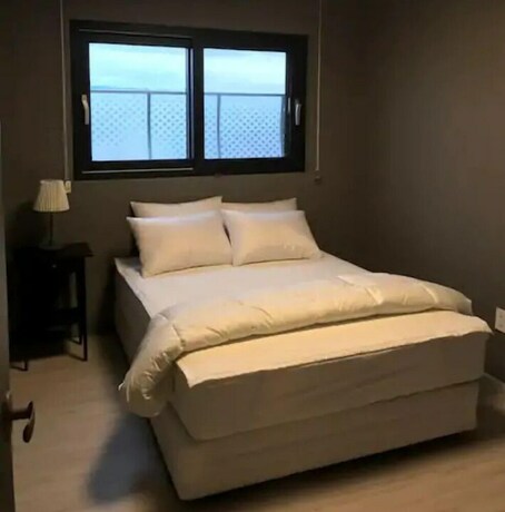 Imagen de la habitación del Hotel Aewol Brick House. Foto 15
