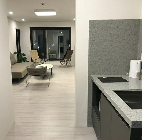 Imagen de la habitación del Hotel Aewol Brick House. Foto 34