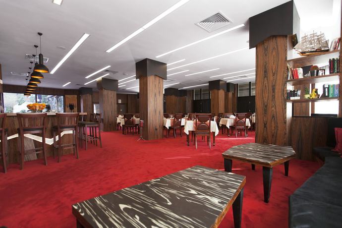 Imagen del bar/restaurante del Hotel Afa, Pristina. Foto 2
