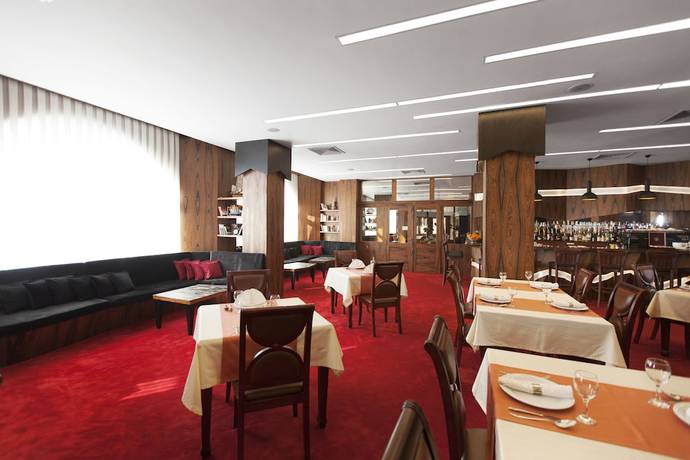 Imagen del bar/restaurante del Hotel Afa, Pristina. Foto 3