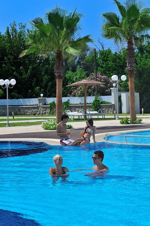 Imagen de la piscina del Hotel Afandou Bay Suites. Foto 14