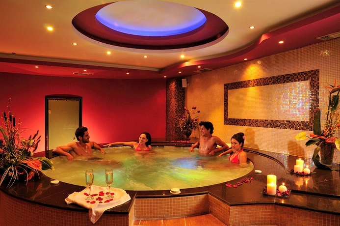 Imagen de la piscina del Hotel Afandou Bay Suites. Foto 15