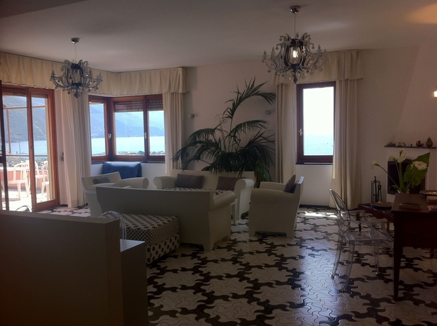 Imagen de los interiores del Hotel Affittacamere Lo Scoglio. Foto 11