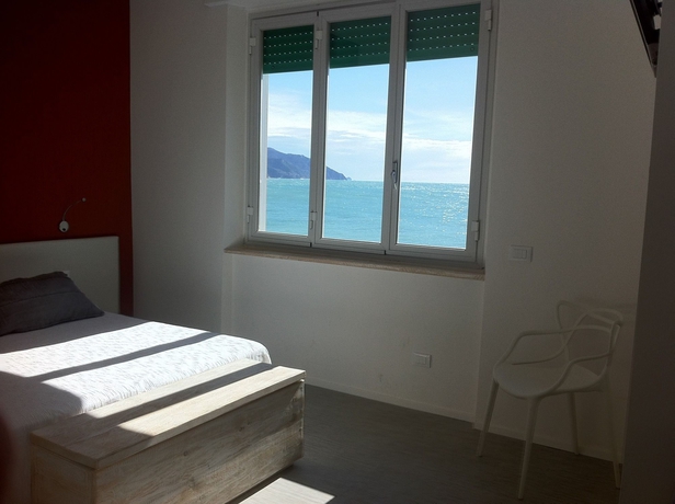 Imagen de la habitación del Hotel Affittacamere Lo Scoglio. Foto 3