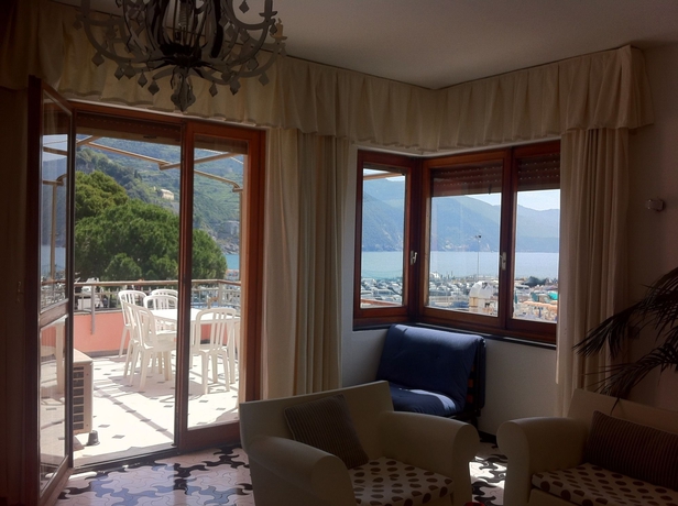 Imagen de los interiores del Hotel Affittacamere Lo Scoglio. Foto 12