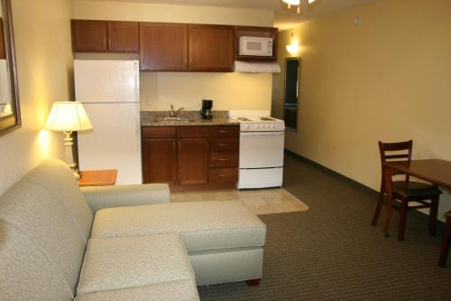 Imagen de la habitación del Hotel Affordable Suites Augusta. Foto 7