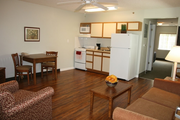 Imagen de la habitación del Hotel Affordable Suites. Foto 14