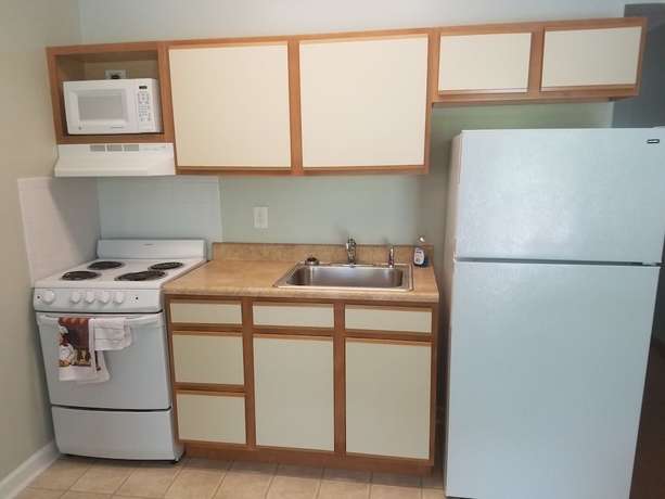 Imagen de la habitación del Hotel Affordable Suites. Foto 15