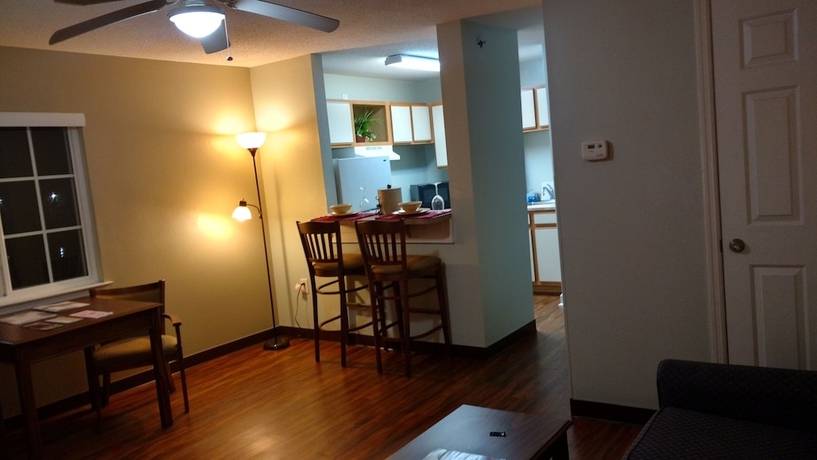 Imagen de la habitación del Hotel Affordable Suites Of America. Foto 2