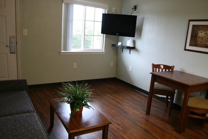 Imagen de la habitación del Hotel Affordable Suites Of America. Foto 16