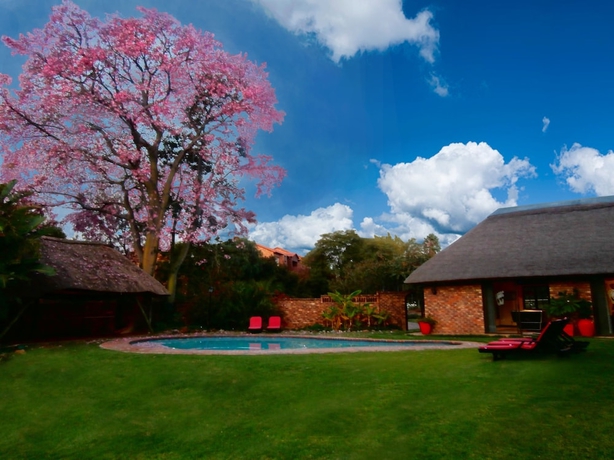 Imagen de la piscina del Hotel African Footprints Lodge. Foto 15