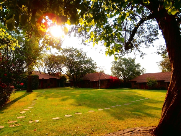 Imagen de los exteriores del Hotel African Footprints Lodge. Foto 11