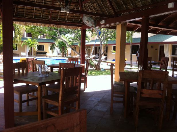 Imagen de la piscina del Hotel African Sun Resort. Foto 15