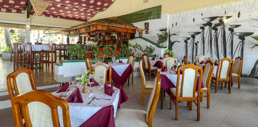 Imagen del bar/restaurante del Hotel African Village, Bakau. Foto 5