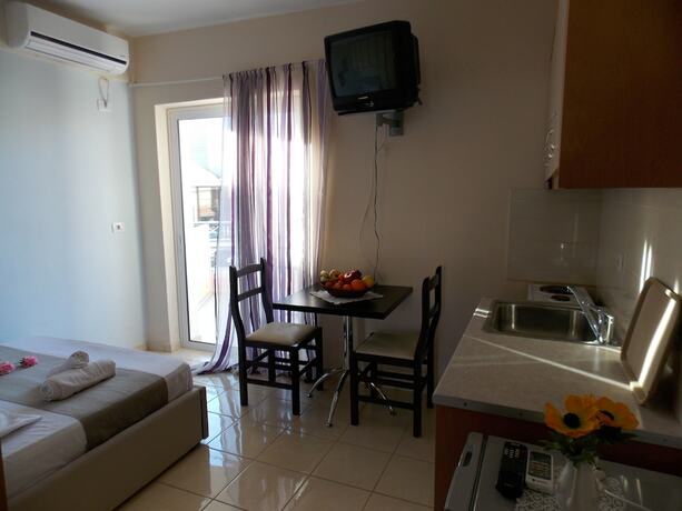 Imagen general del Hotel Afrimi Relax Apartments, Gjasht&euml;. Foto 3