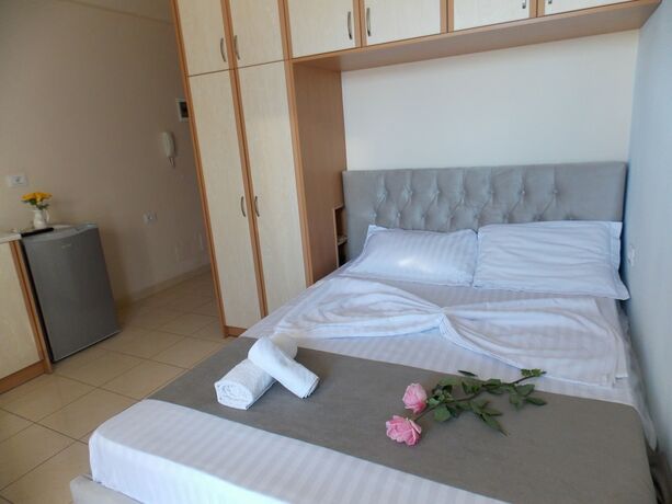 Imagen general del Hotel Afrimi Relax Apartments, Gjasht&euml;. Foto 9