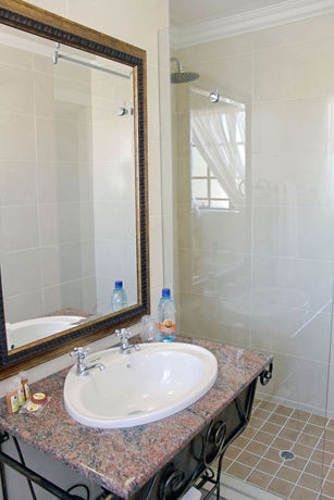 Imagen de la piscina del Hotel Afrique Boutique Oliver Tambo. Foto 16