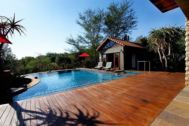Imagen de la piscina del Hotel Afrique Boutique Ruimsig. Foto 19