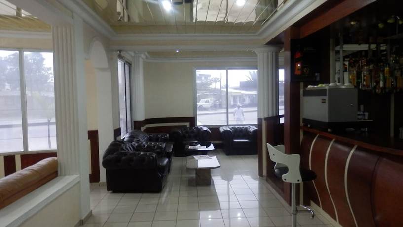 Imagen de los interiores del Hotel Afrique Douala Airport. Foto 19