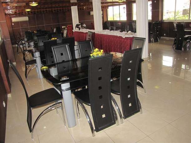 Imagen del bar/restaurante del Hotel Afrique Douala Airport. Foto 4