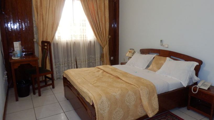 Imagen de la habitación del Hotel Afrique Douala Airport. Foto 11