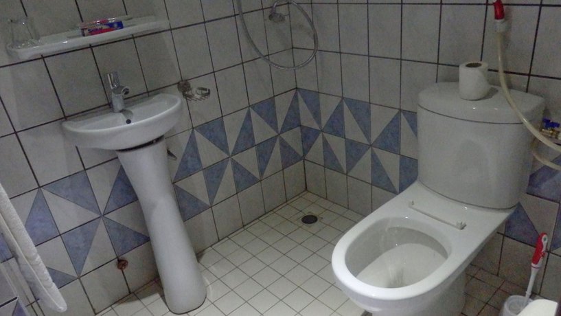 Imagen de la habitación del Hotel Afrique Douala Airport. Foto 17